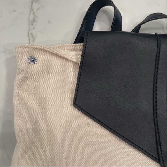 🎉HP🎉 NWOT Deux Lux cream & black Demi canvas backpack - Picture 12 of 16